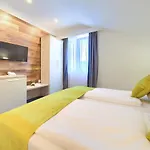 Hotel Bor