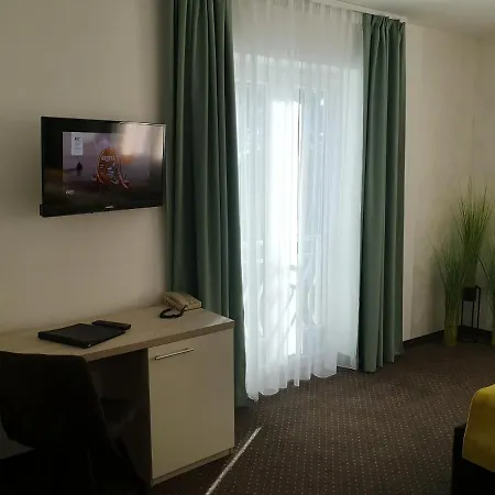Hotel Bor 3*