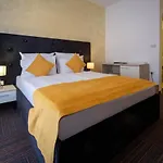 Hotel Bor 3*