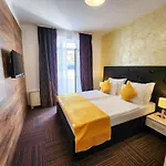 Hotel Bor 3*
