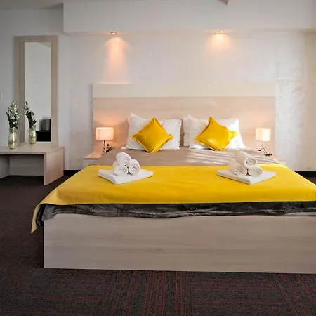 Hotel Bor 3*