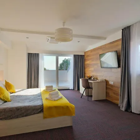 Hotel Bor Krk Town