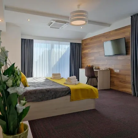 Bor Hotel 3*