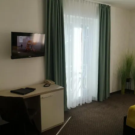 Hotel Bor 3*