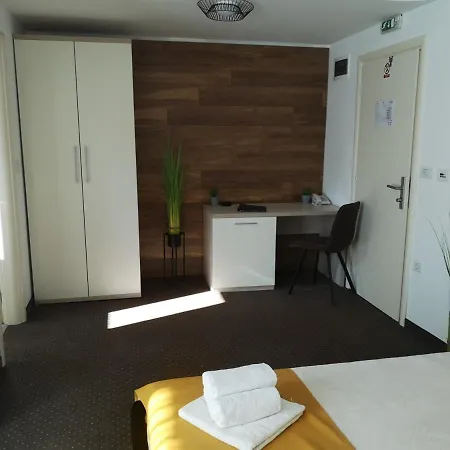 Hotel Bor 3*