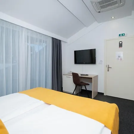 Hotel Bor Krk Town