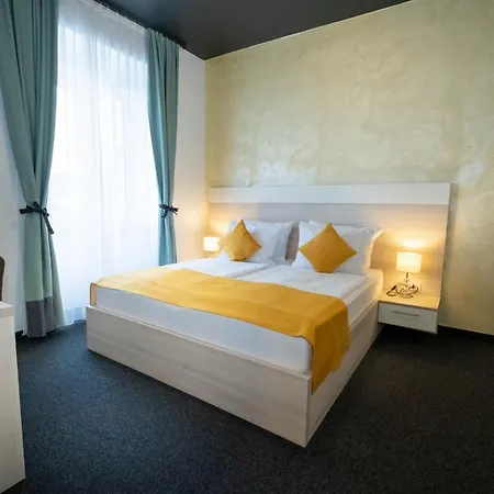 Hotel Bor