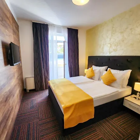 Hotel Bor 3*