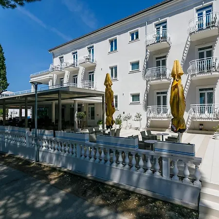 Hotel Bor