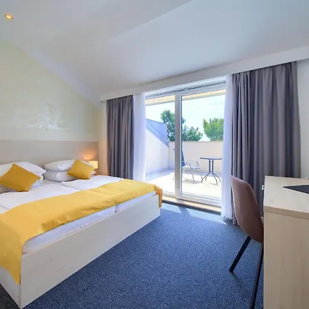 Bor Hotel Krk Town